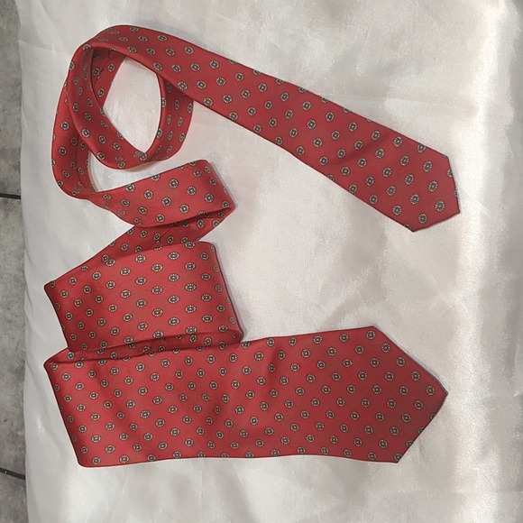 Classic Red Floral Men's Tie. All silk. - Picture 4 of 6